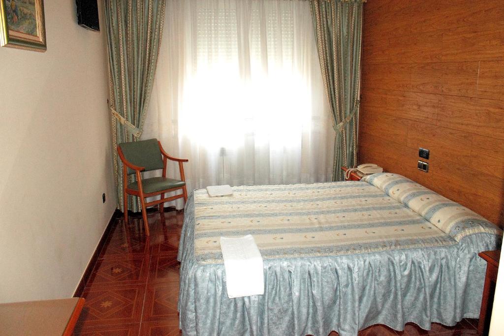Hostal Castilla Бенавенте Номер фото